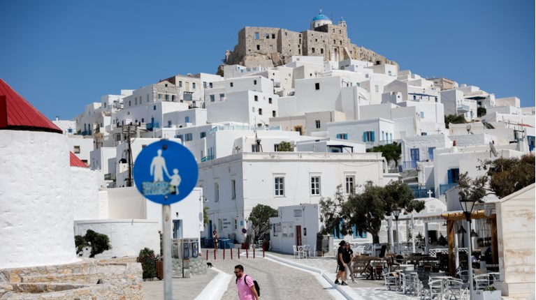 Κοινωνικός Τουρισμός: Πότε ξεκινούν οι αιτήσεις - Εως 12 δωρεάν διανυκτερεύσεις για 300.000 δικαιούχους