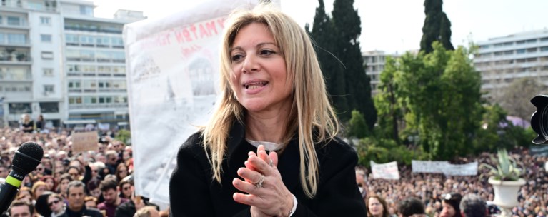 Η Καρυστιανού παραιτήθηκε, αλλά οι αιχμές συνεχίζονται: "Σιωπούσα για να μη σας εκθέσω για τα οικονομικά"
