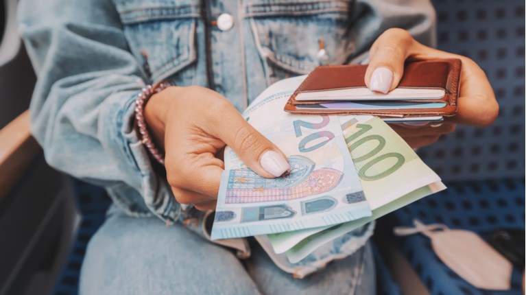 Έκτακτο επίδομα 300 ευρώ σε 2.500 μακροχρόνια άνεργους - Ποιοι το δικαιούνται