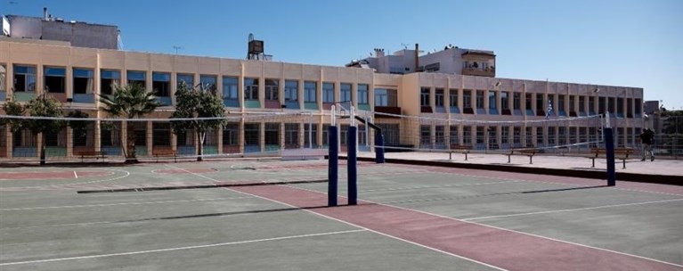 Σοκ στο Χαϊδάρι: 13χρονη μαθήτρια έπεσε από τον πρώτο όροφο σχολείου - Νοσηλεύεται διασωληνωμένη στη ΜΕΘ