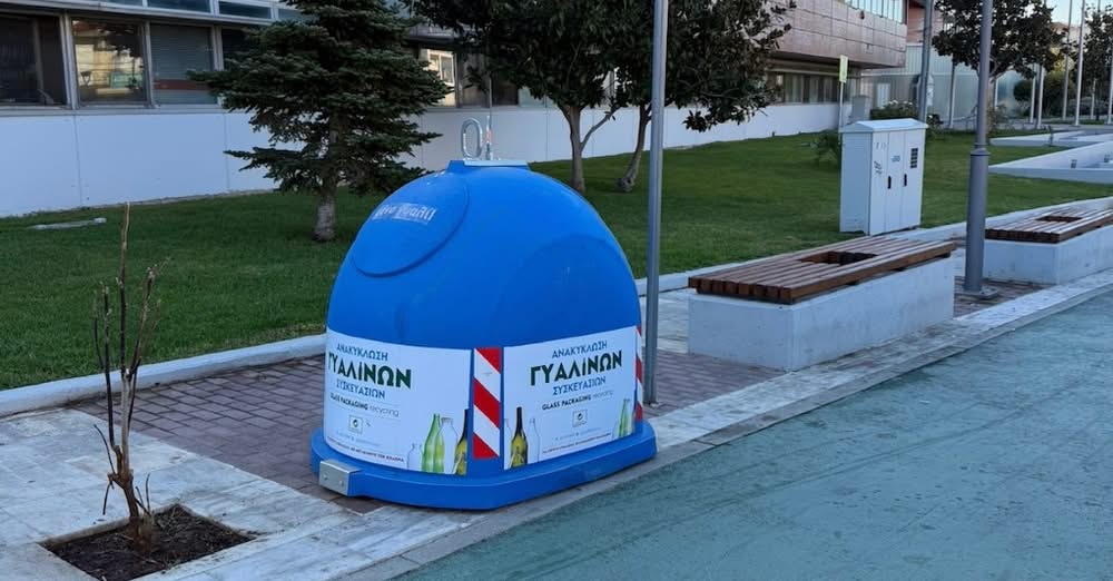 Νέοι μπλε κώδωνες ανακύκλωσης γυαλιού – Ο Δήμος Παλλήνης τριπλασιάζει τα σημεία συλλογής