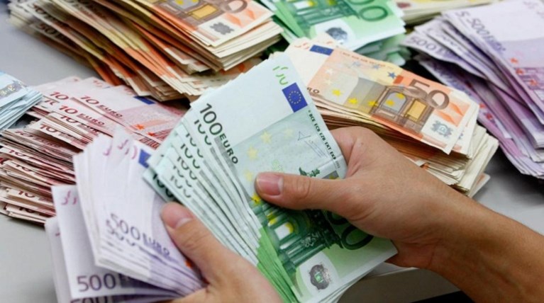 Ποια κοινωνικά επιδόματα καταβάλλονται την Παρασκευή από τον ΟΠΕΚΑ