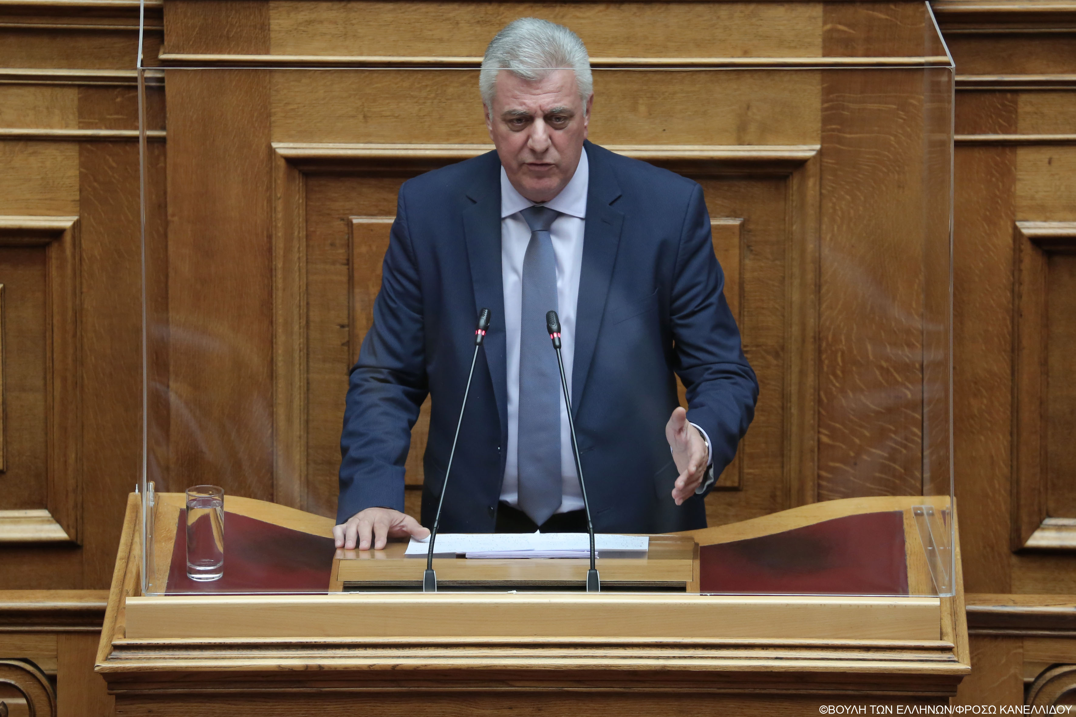 Κάτω τα χέρια από τον ηθικό και έντιμο Μυλωνάκη