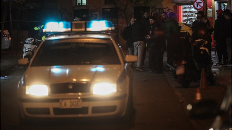 Πυροβολισμοί έξω από σχολείο στην Πανόρμου - Δύο νεαροί τραυματίες