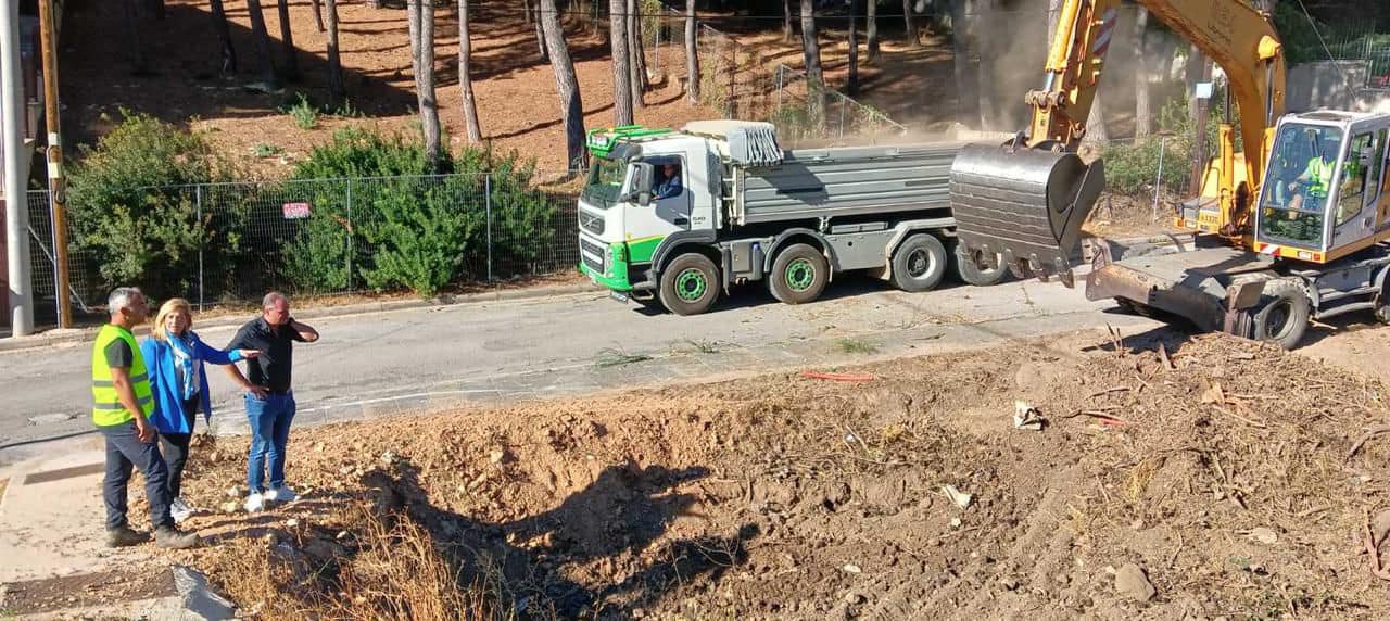 Η Αντιπεριφερειάρχης Ανατ. Αττικής Βίκυ Καβαλλάρη παρούσα στους καθαρισμούς ρεμάτων που υλοποιεί η Περιφέρεια Αττικής στο Δήμο Αχαρνών 