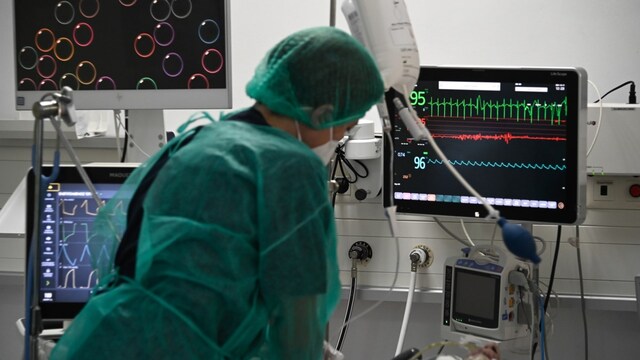 Θρίλερ στο Τζάνειο: 21χρονη νοσηλεύεται σε κρίσιμη κατάσταση - Στο μικροσκόπιο το "χάπι βιασμού", συνελήφθη φίλος της