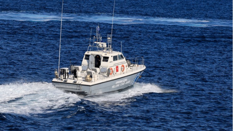 Σορός άνδρα εντοπίστηκε στη θάλασσα στην Αρτέμιδα