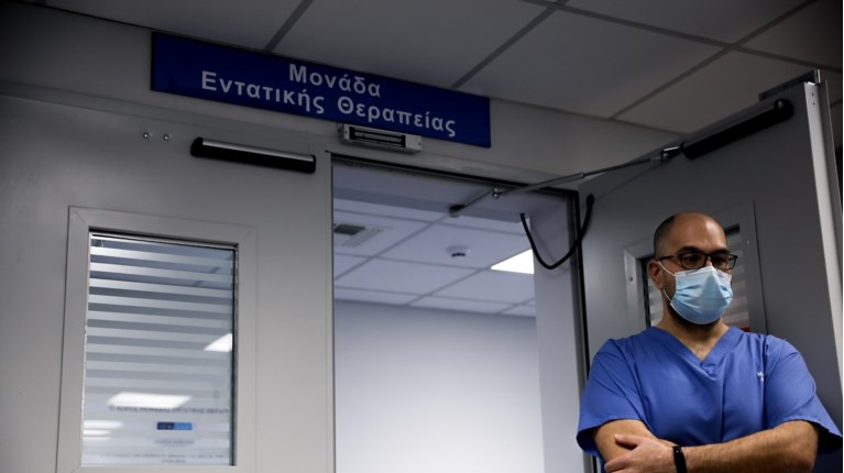 Ποια είναι τα συμπτώματα της νέας παραλλαγής του κορονοϊού - Πώς "κολλάει" ο στρεπτόκοκκος