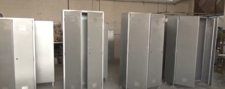 Έτσι θα είναι τα ντουλάπια στα σχολεία για να κλειδώνουν τα κινητά τους οι μαθητές