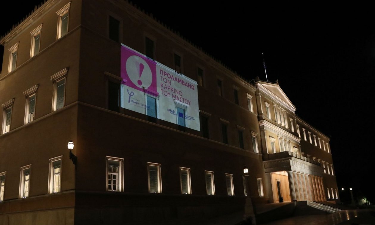 Με το σύμβολο πρόληψης του καρκίνου του μαστού φωταγωγήθηκε η Βουλή - Η φωταγώγηση του κτηρίου του ελληνικού Κοινοβουλίου ήταν ορατή σε όλη την Αθήνα