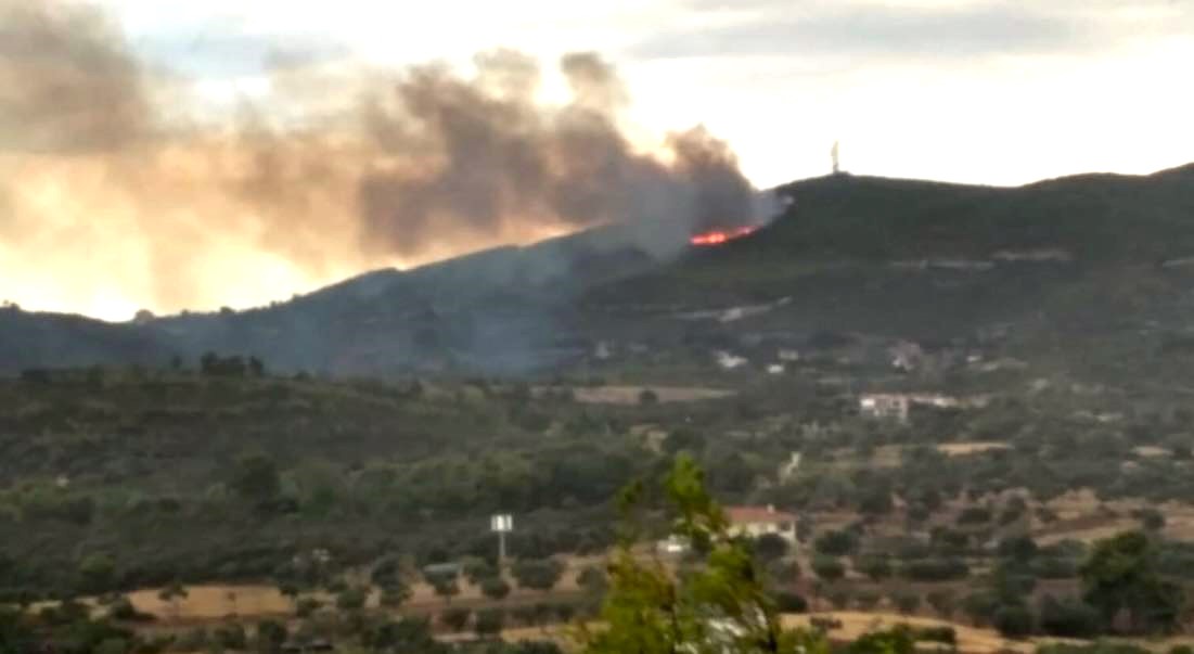 Φωτιές σε Γραμματικό- Καλέντζι- Βαρνάβα,από κεραυνούς