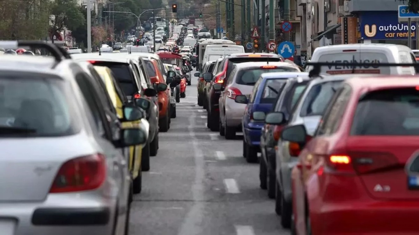 Μεγάλες καθυστερήσεις σε Κηφισό και Αττική Οδό - Δείτε live την κίνηση στους δρόμους