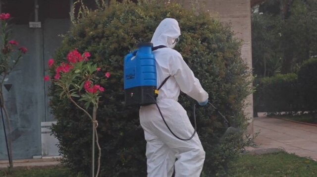 Ψεκασμοί στη Γλυφάδα για κρούσμα Δυτικού Νείλου: Εφιστάται προσοχή για το έντομο που μεταδίδει τον ιό