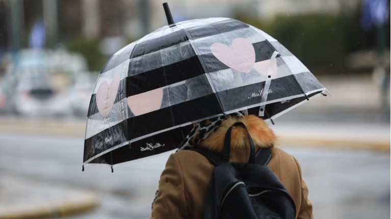 Ανοιξιάτικος ο καιρός σήμερα με λίγες βροχές - Ερχεται κακοκαιρία από την Κυριακή