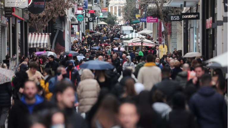 Τι σημαίνει για τους εργαζόμενους η νέα αύξηση του κατώτατου μισθού - Πόσο αυξάνονται 20 επιδόματα