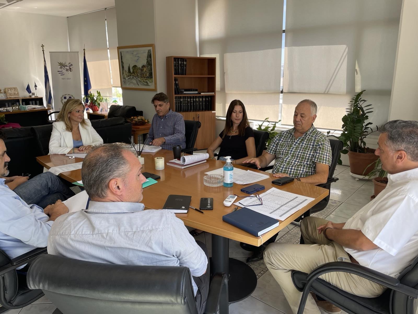 Τι συζητήθηκε στην Σύσκεψη υπό την Αντιπεριφερειάρχη Ανατ. Αττικής Β. Καβαλλάρη με θέμα την αποτίμηση των δράσεων των Διευθύνσεων της Π. Ε. Ανατολικής Αττικής για την πυρκαγιά της 11ης Αυγούστου