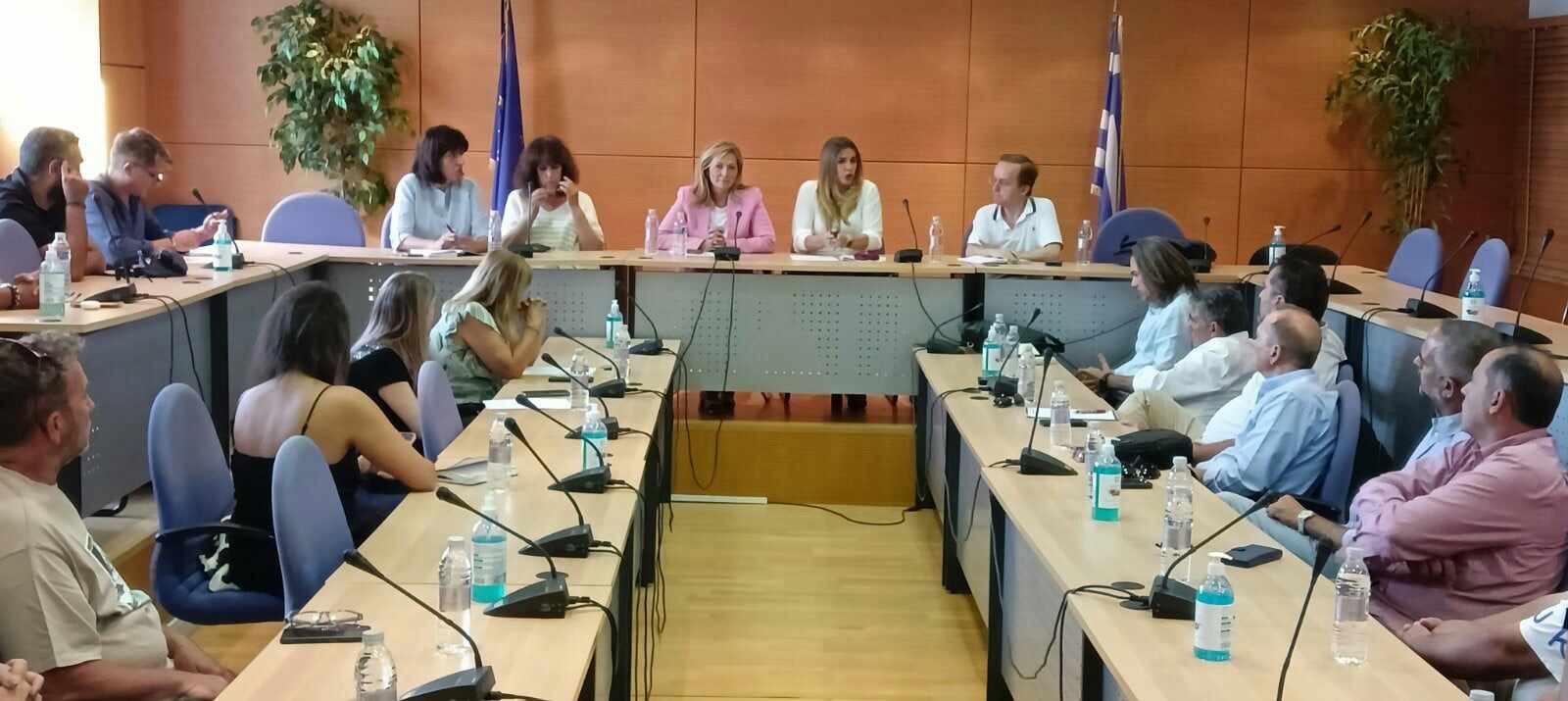 Συνάντηση στην Π. Ε. Ανατολικής Αττικής σχετικά με τη μεταφορά των μαθητών στα σχολεία - Τι τέθηκε "επί τάπητος" στην σύσκεψη ;