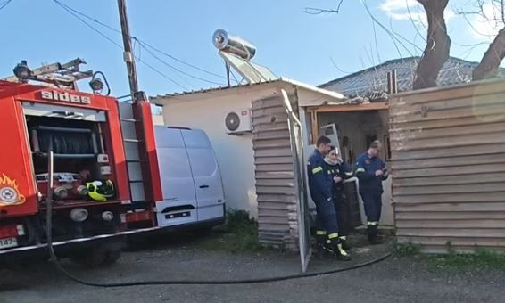 Φωτιά σε μονοκατοικία στο Μενίδι - Ένας νεκρός