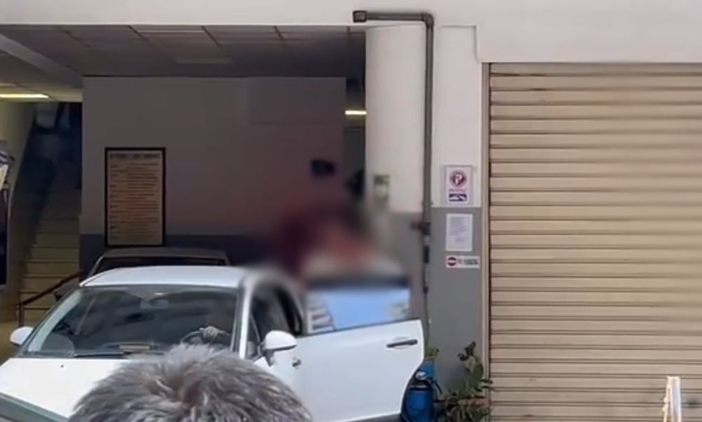Στην Ευελπίδων ο γνωστός δικηγόρος που κατηγορείται για τον ξυλοδαρμό της συζύγου του