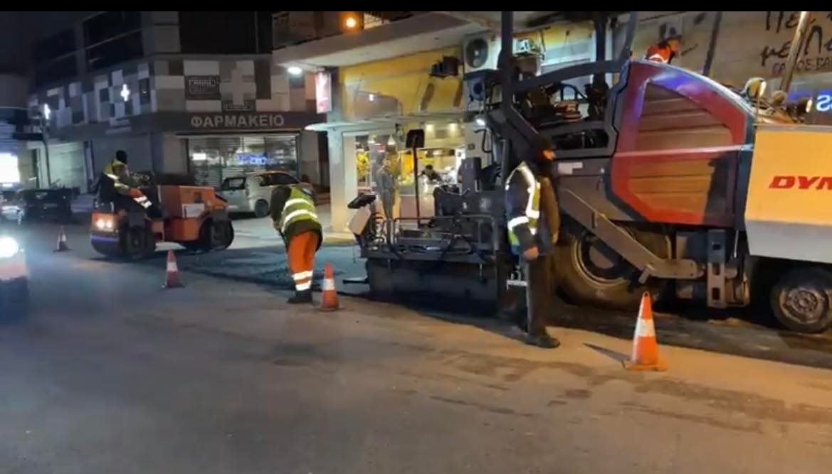 Ασφαλτόστρωση στη λεωφόρο Δημοκρατίας