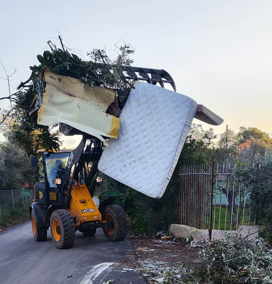Αποκομιδές κλαδιών και απορριμμάτων 30/1-3/2 από την Υπηρεσία Καθαριότητας Δήμου Μαραθώνος