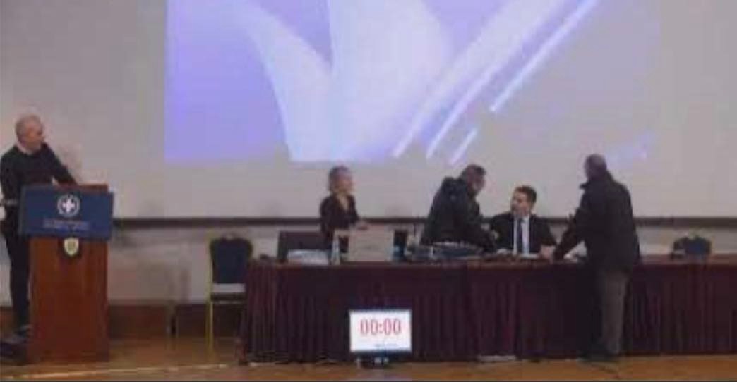 Θεσμική εκτροπή και αντιδημοκρατική η συμπεριφορά του περιφερειακού συμβούλου της παράταξης «Δύναμη Ζωής» της κας Δούρου, Χ. Καραμάνου, στη χθεσινή συνεδρίαση του Περιφερειακού Συμβουλίου (video)
