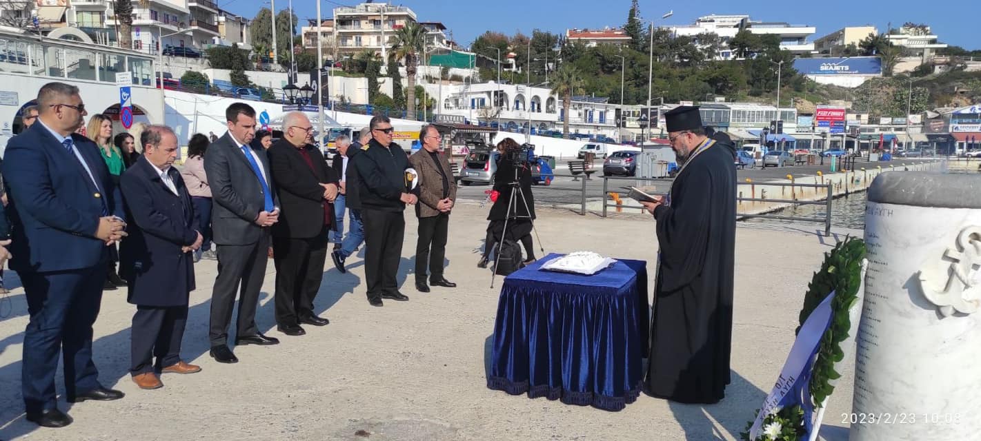 Ήχησαν οι σειρήνες στο λιμάνι της Ραφήνας για την οποφραδα ημέρα του ναυαγίου της Χρυσής Αυγής