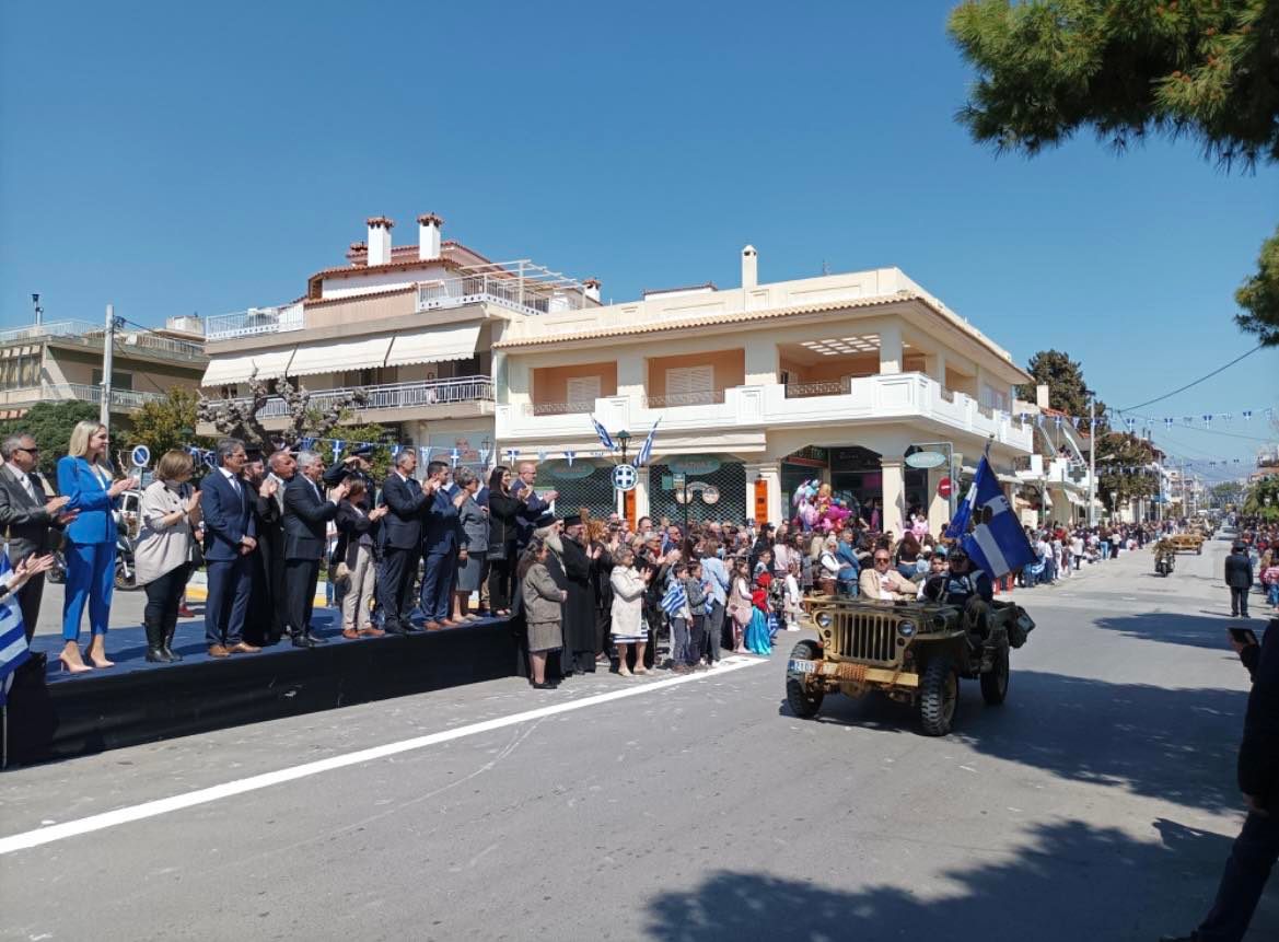 Δήμος Παιανίας: Ιστορικά πολεμικά οχήματα έδωσαν το παρών στην παρέλαση της 25ης Μαρτίου