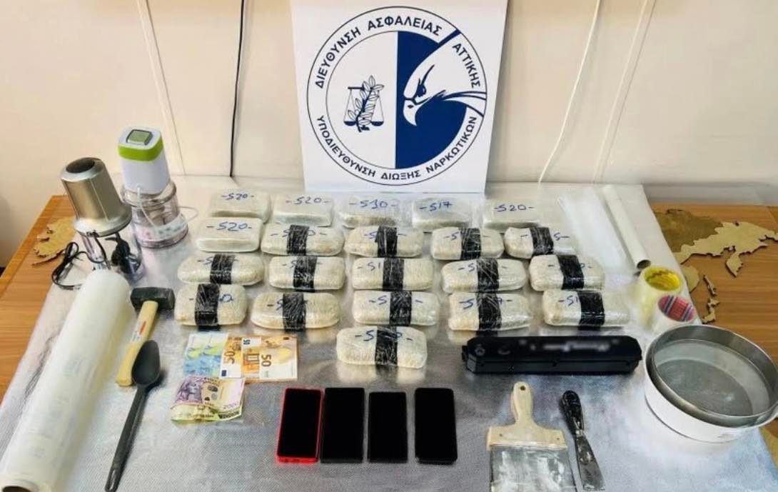 Κορωπί: Όλο το σπίτι τους μια κρυψώνα για ναρκωτικά – Χρησιμοποιούσαν το ταξί για κάλυψη