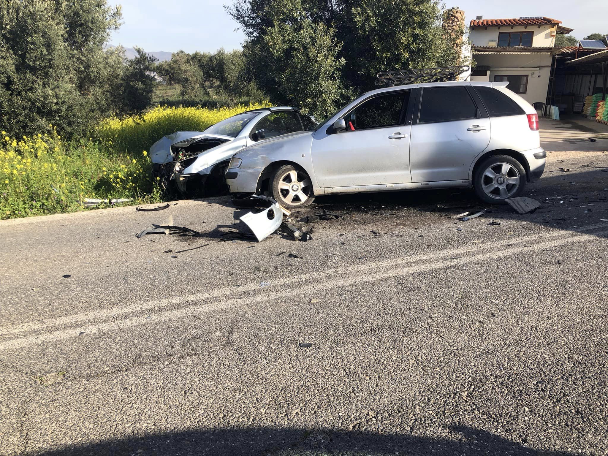 Τροχαίο δυστύχημα μεταξύ τριών αυτοκινήτων  στην λεωφόρο Κιάφας στα Σπάτα