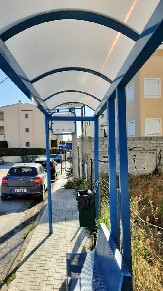 Καινούρια σκέπαστρα απέκτησαν ήδη, πάνω από 60 στάσεις λεωφορείων, σε όλο τον Δήμο Παλλήνης