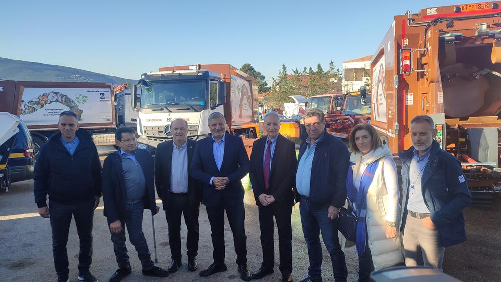 Ενισχύεται σημαντικά ο εξοπλισμός βιοαποβλήτων του Δήμου Διονύσου, με 2 νέα σύγχρονα απορριμματοφόρα που παρέδωσε η Περιφέρεια Αττικής