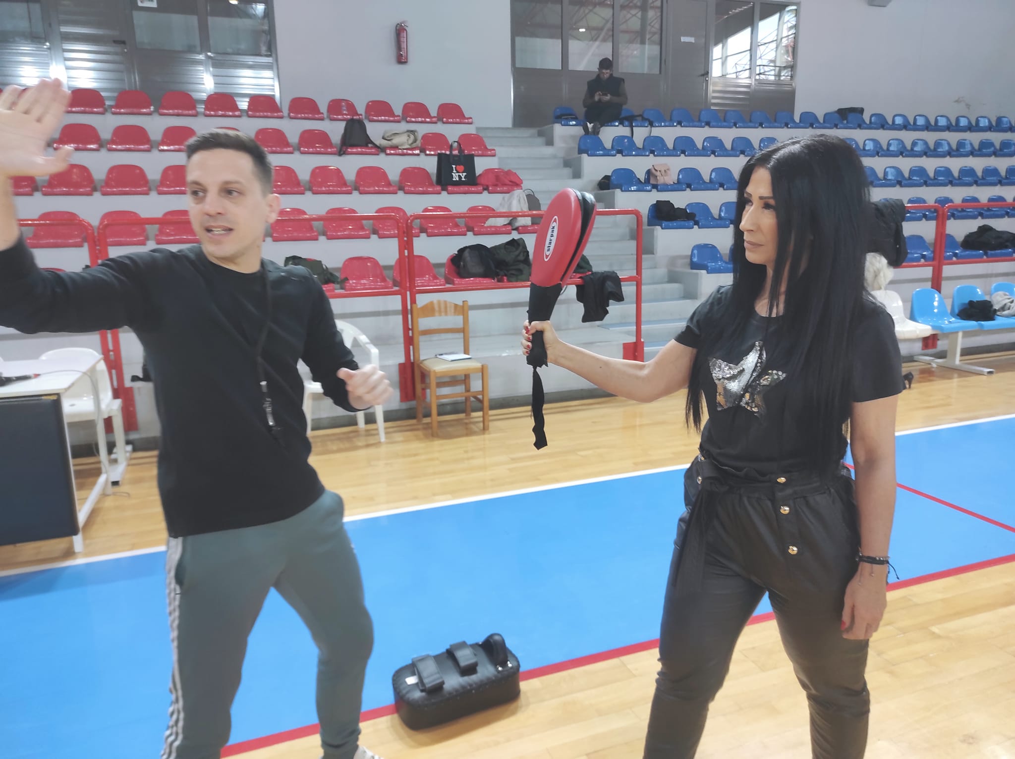 Μάθημα Αυτοάμυνας πραγματοποιήθηκε με τη συμμετοχή πολλών γυναικών κάθε ηλικίας, στο Κλειστό Γυμναστήριο Γέρακα