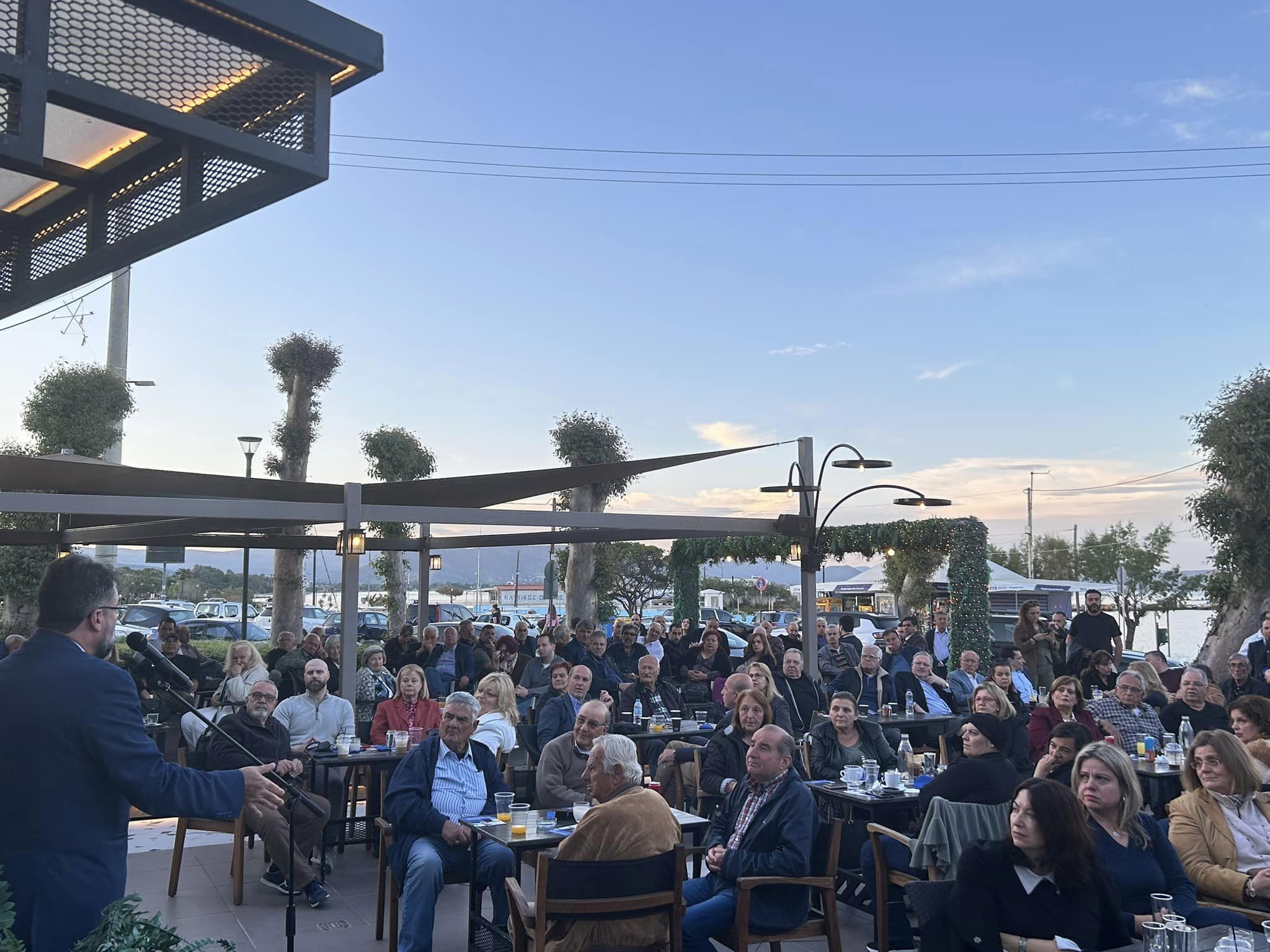 Πλήθος κόσμου στη πρώτη προεκλογική συγκέντρωση του Βασίλη Οικονόμου στη Νέα Μάκρη
