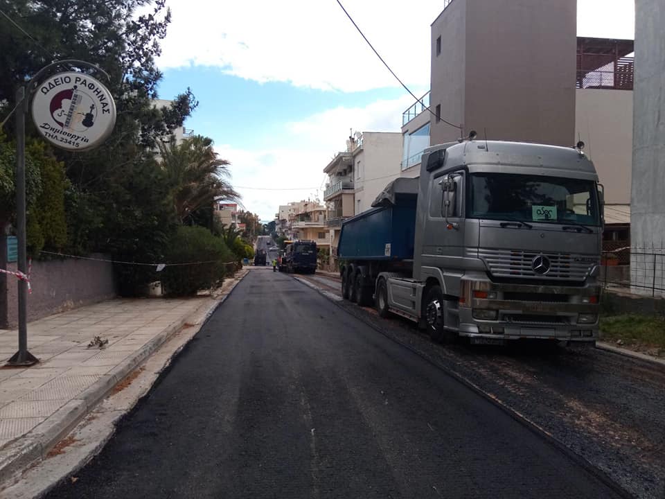 Συνέχεια ασφαλτοστρώσεων στον πυκνό αστικό ιστό της Ραφήνας