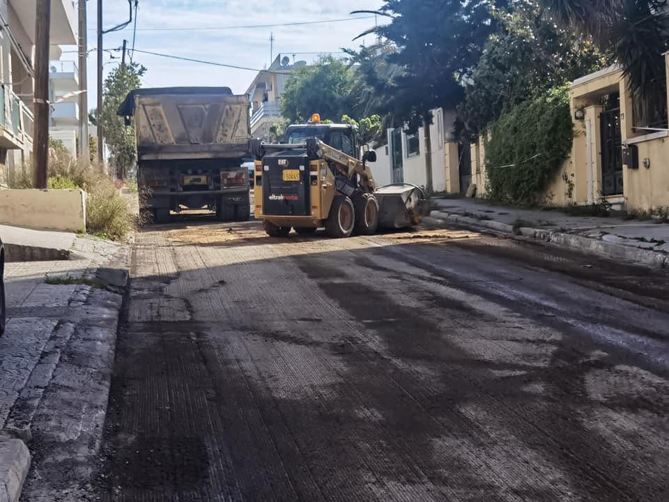 Συνέχεια ασφαλτοστρώσεων στο κεντρικό ιστό της Ραφήνας