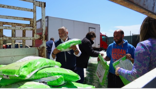 Δωρεάν διανομή λιπάσματος από βιοαπόβλητα και στους παραγωγούς του Δήμου Μαραθώνα από την Περιφέρεια Αττικής και τον ΕΔΣΝΑ