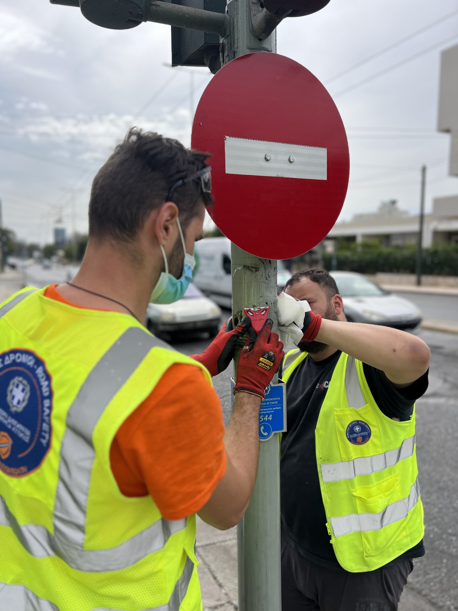Περιφέρεια Αττικής: Σε καθημερινή βάση η επιχείρηση "καθαρές πινακίδες" στο οδικό δίκτυο