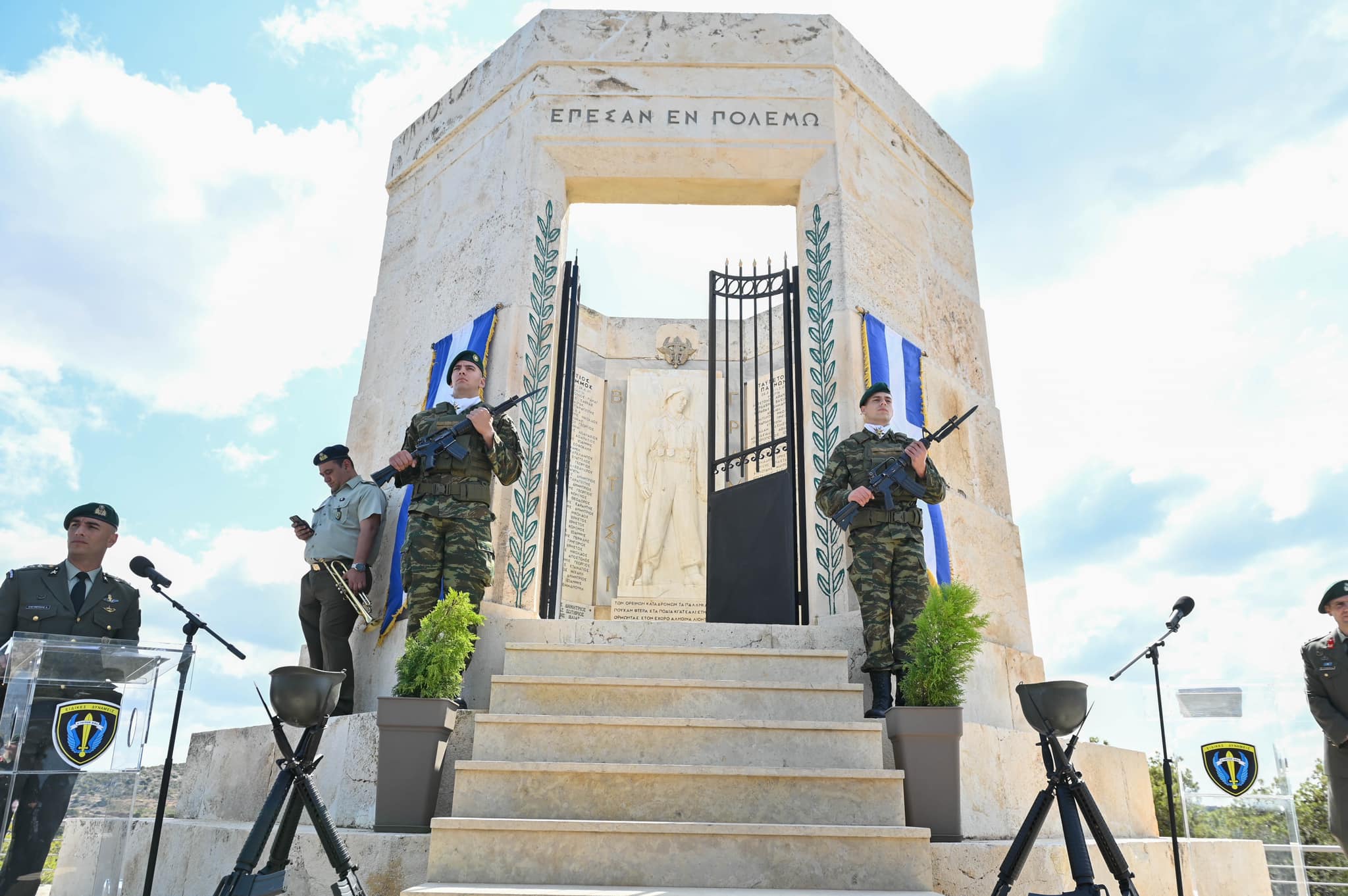 Τελέστηκε το ετήσιο μνημόσυνο υπέρ αναπαύσεως των ψυχών των Πεσόντων υπέρ Πίστεως και Πατρίδος, Ιερολοχιτών και Καταδρομέων στο Ηρώο των ΛΟΚ στο Καβούρι