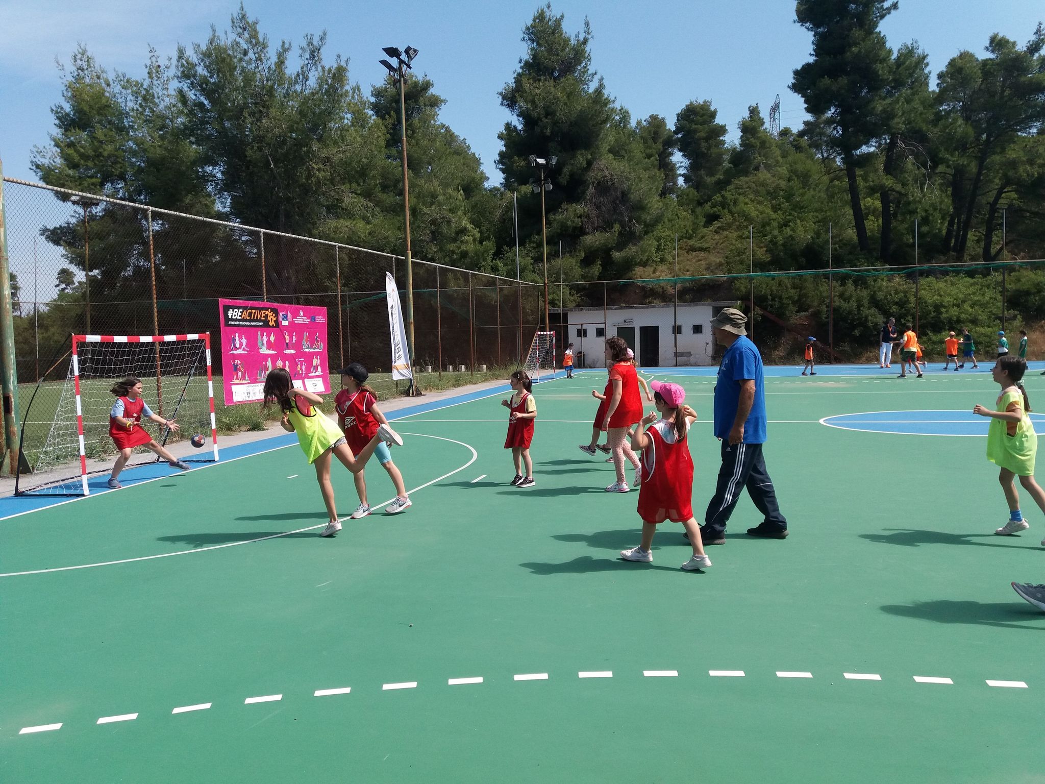 Επιτυχημένη η δράση BEACTIVE στο νέο ανοιχτό γήπεδο χάντμπολ στη Σταμάτα, με τη συμμετοχή πάνω από 60 παιδιών