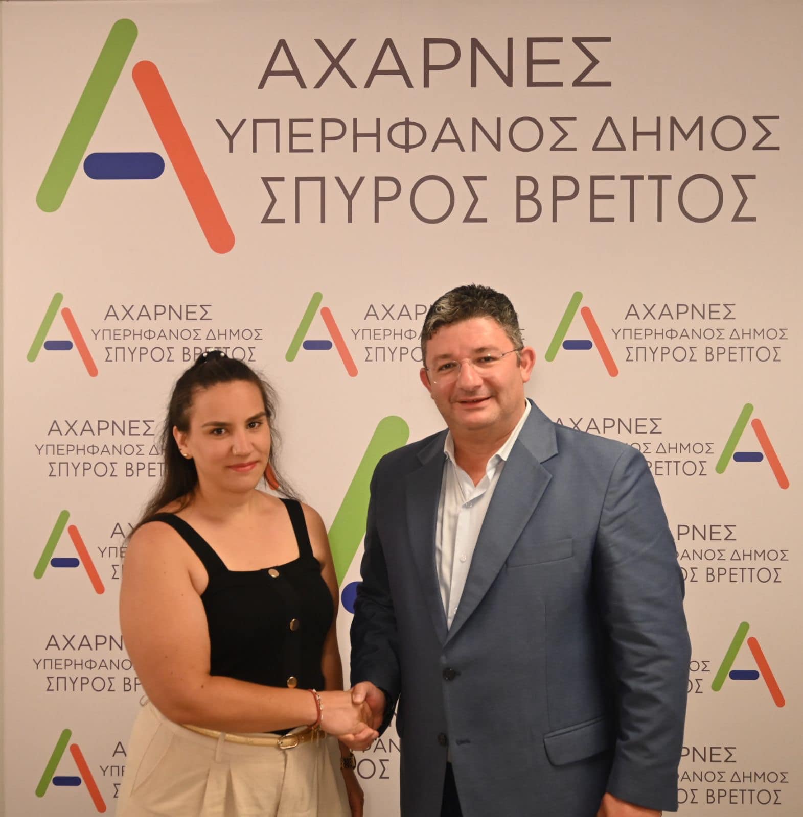 Υποψήφια με την παράταξή «ΑΧΑΡΝΕΣ ΥΠΕΡΗΦΑΝΟΣ ΔΗΜΟΣ» του Σπύρου Βρεττού και η Ολυμπία Δήμου