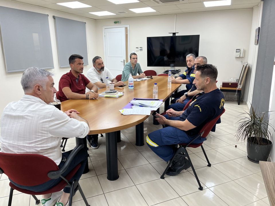 Ευρεία σύσκεψη με τη συμμετοχή εκπροσώπων της Πυροσβεστικής και της ΕΛΑΣ πραγματοποιήθηκε στον Δήμο Παιανίας
