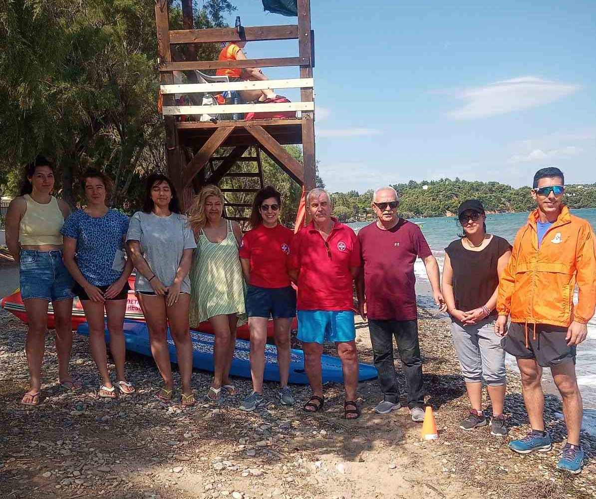 Πολίτες πήραν μαθήματα ναυαγοσωστικής στα Πηγαδάκια Χαλκουτσίου του Δήμου Ωρωπού