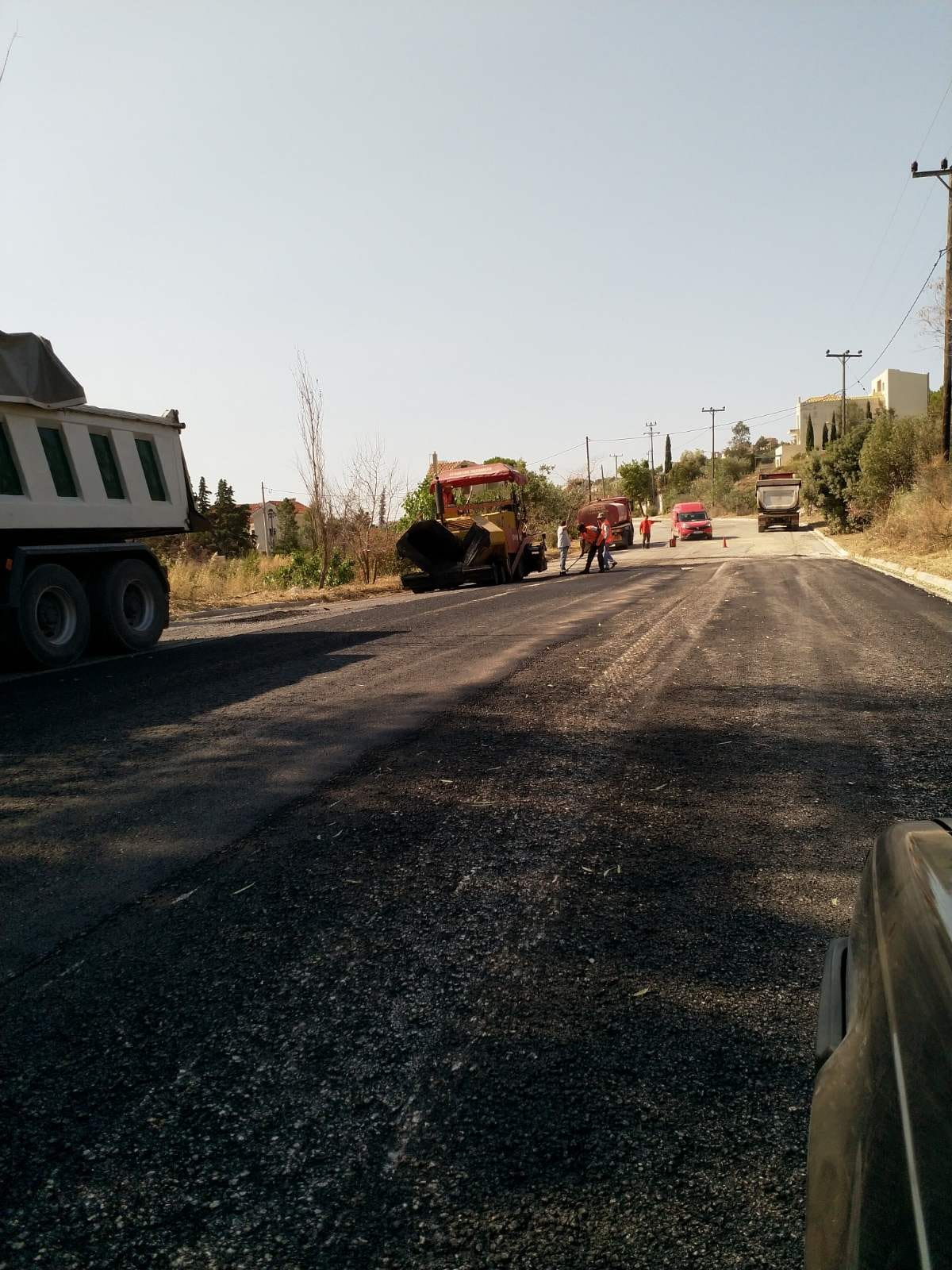 Ξεκίνησε η ασφαλτόστρωση στην οδό Αχαιών στο Ντράφι 