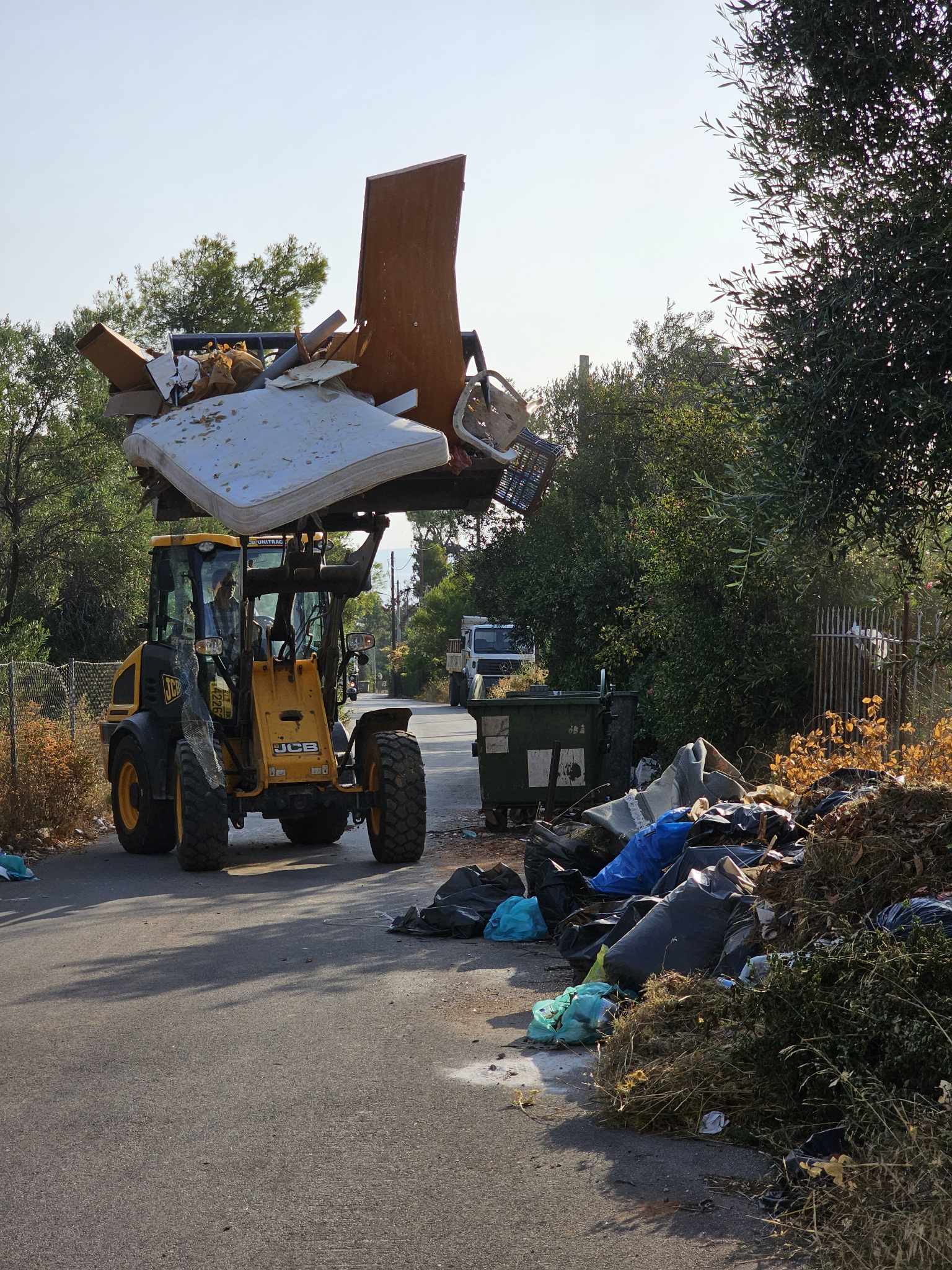 Αποκομιδές κλαδευτικών υπολειμμάτων και απορριμμάτων εβδομάδας 17-22/7 από τα συνεργεία της Υπηρεσίας Καθαριότητας Δήμου Μαραθώνος