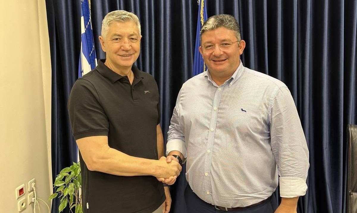 Υποψήφιος με την παράταξή «ΑΧΑΡΝΕΣ ΥΠΕΡΗΦΑΝΟΣ ΔΗΜΟΣ» του Σπύρου Βρεττού και ο Κώστας Παπακώτσης