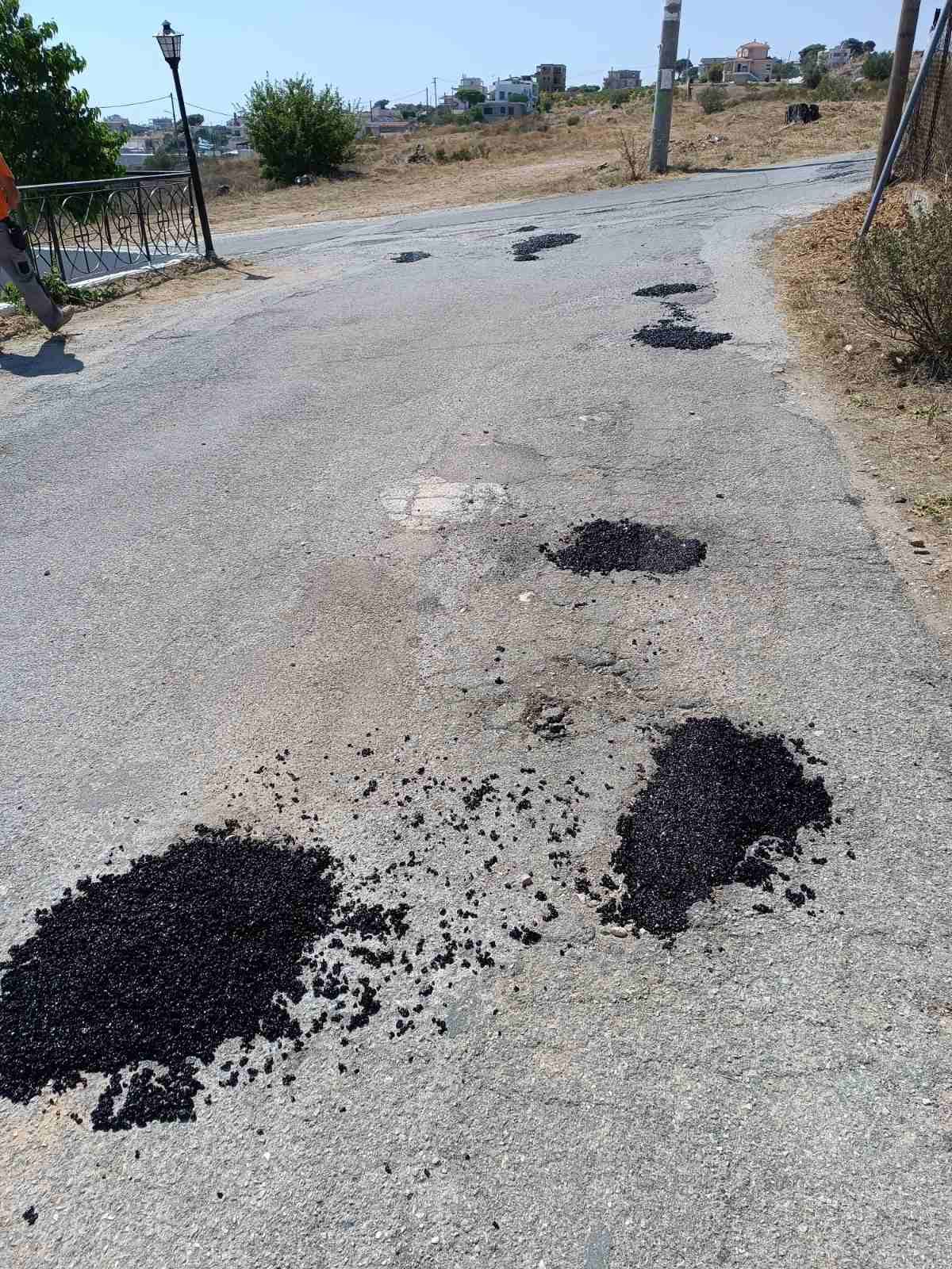 Oι υπηρεσίες του δήμου Ραφήνας - Πικερμίου, συνεχίζουν τις επεμβάσεις αποκατάστασης του οδικού δικτύου