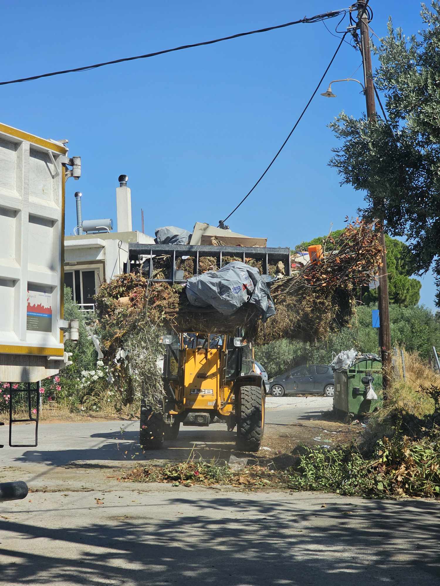 Αποκομιδές κλαδιών και απορριμμάτων 14/8-26/8 από τα συνεργεία της Υπηρεσίας Καθαριότητας Δήμου Μαραθώνος