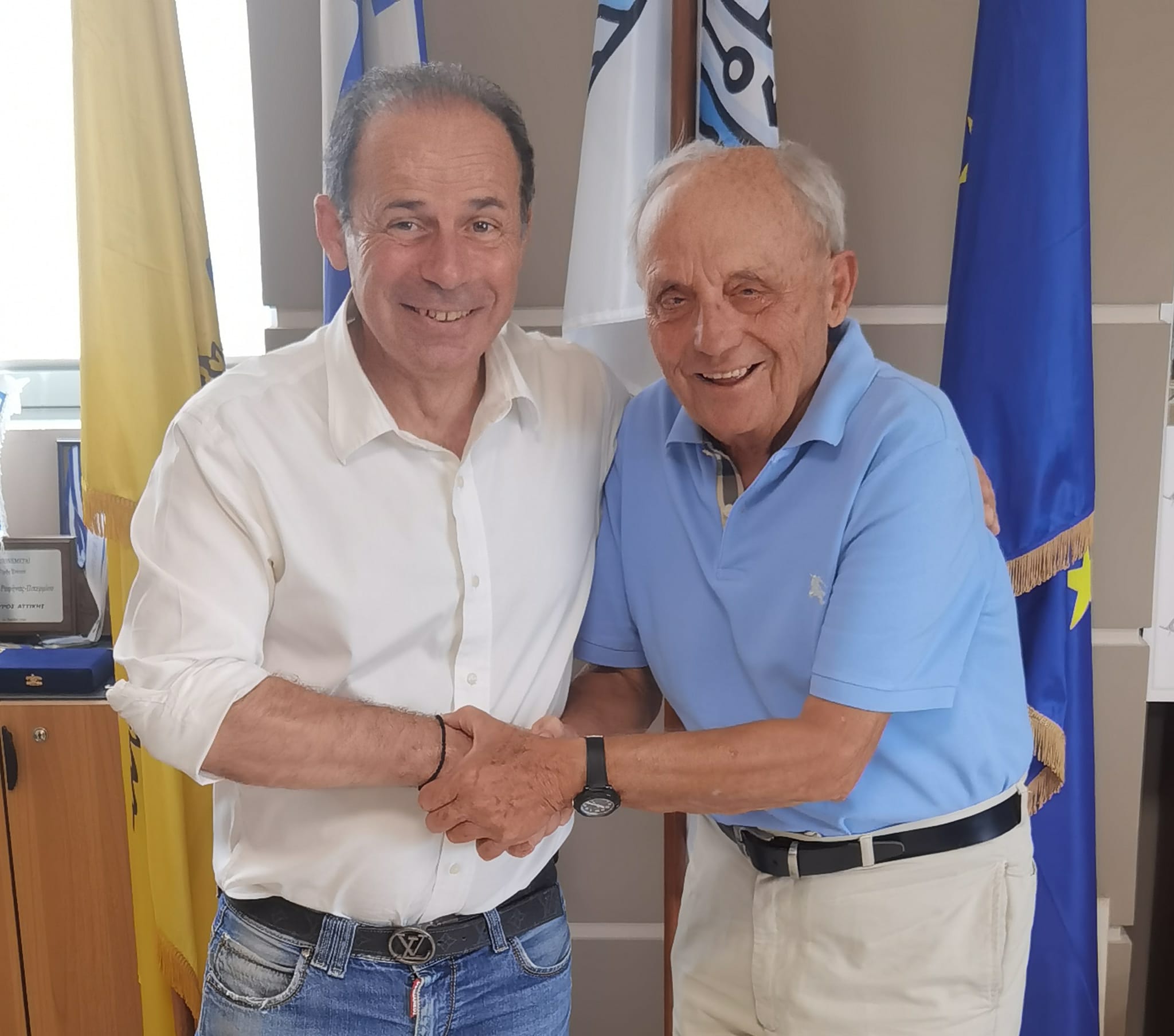 Ο Πέτρος Μακρής στην ομάδα της ''Σύγχρονης Πολιτείας- Συνεργασία Ενεργών Πολιτών'', του Ευάγγελου Μπουρνούς