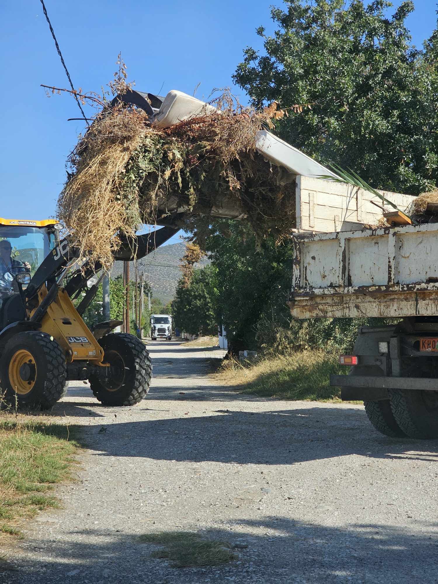 Αποκομιδές κλαδευτικών υπολειμμάτων και απορριμμάτων εβδομάδας 28/8-2/9 από τα συνεργεία της Υπηρεσίας Καθαριότητας Δήμου Μαραθώνος